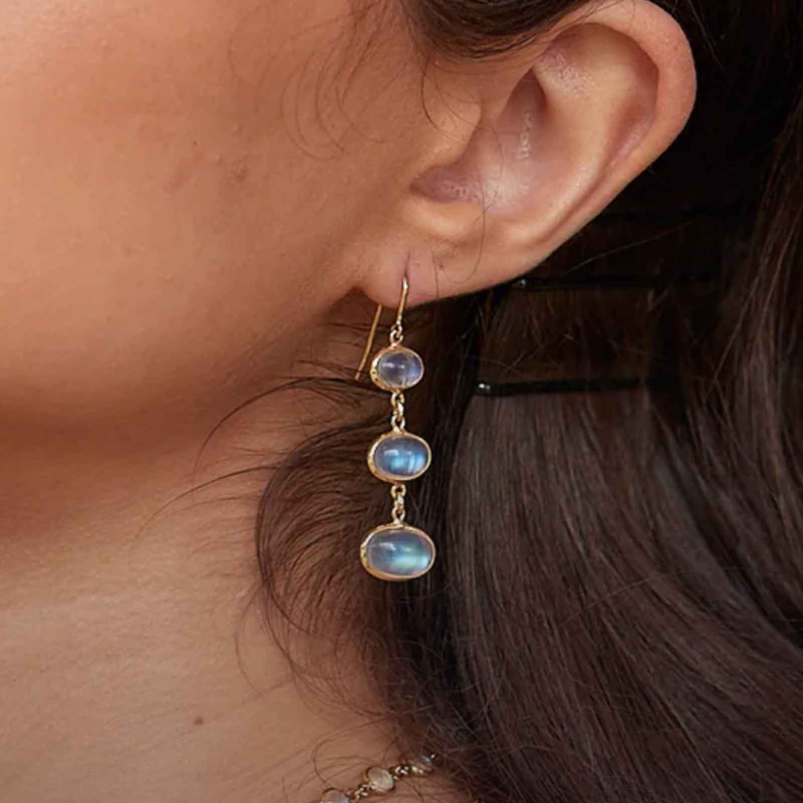 Delicate Stone Studded Freshwater Drop Pearl Hanging Earring – Mangatrai  Gems & Jewels Pvt Ltd