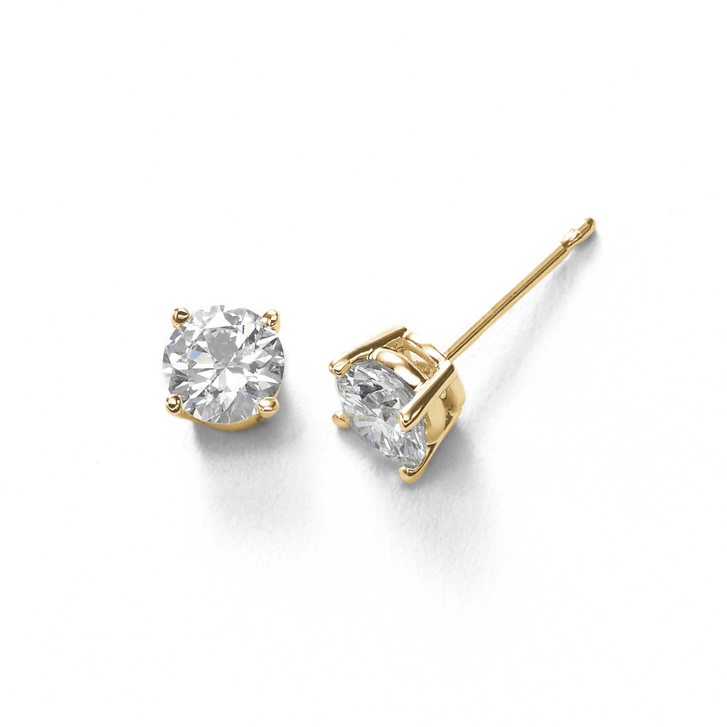 Bridal Wear Luxurious Design Diamond Stud Earring in 14kt White Gold Fine  Jewelry at Rs 36820/pair in Surat